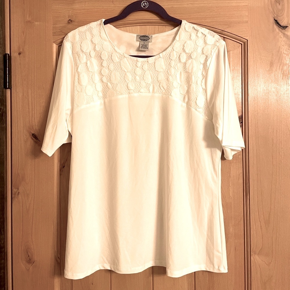 White top with delicate lace detailing- like new
